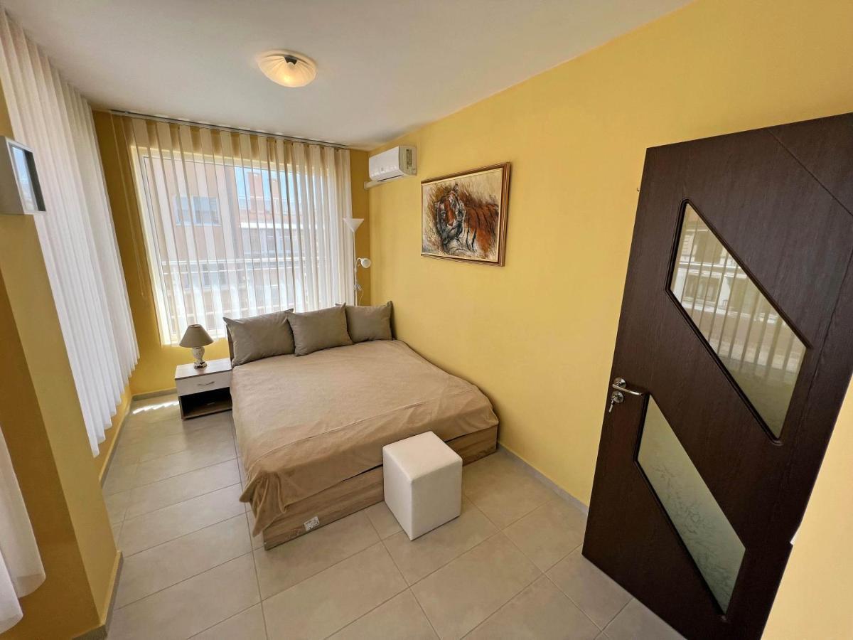 Valemar Apartments Pomorie Exteriör bild