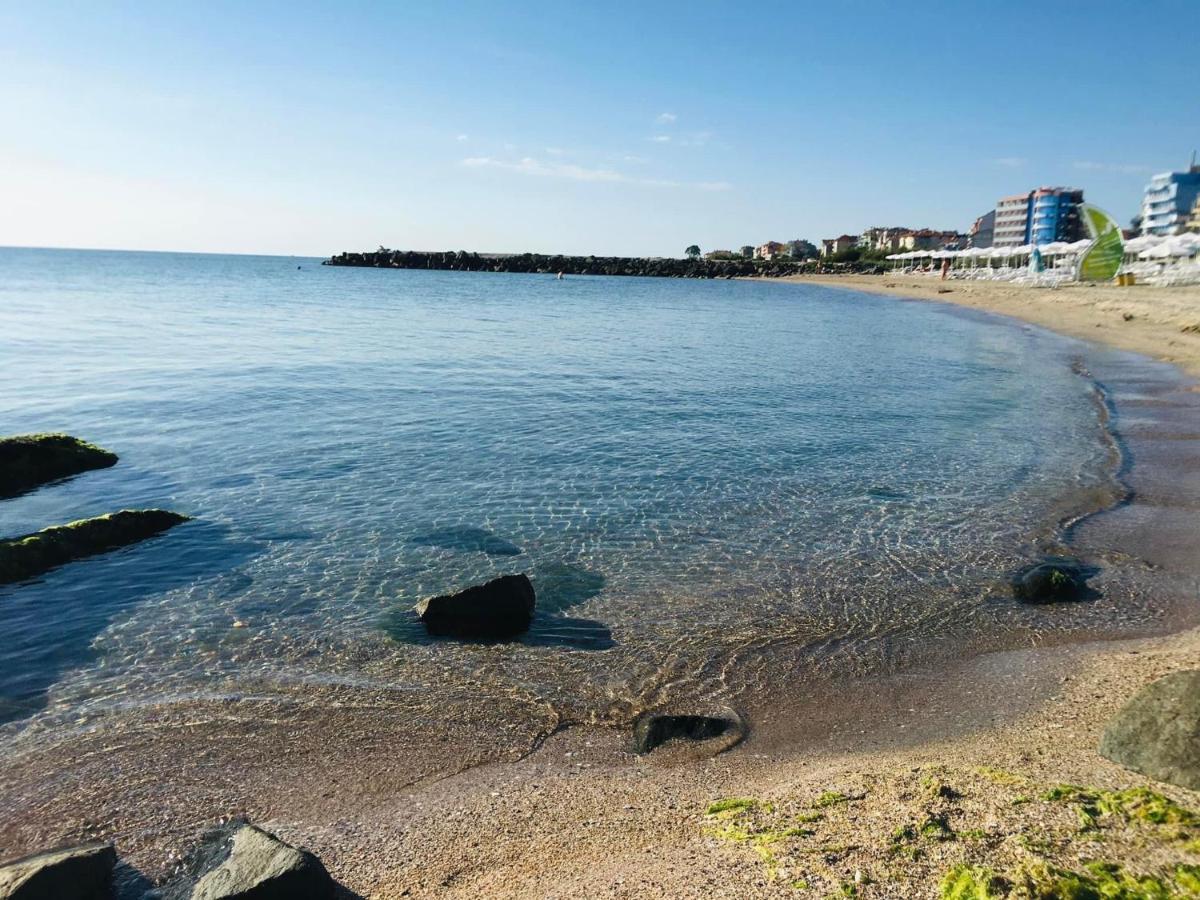 Valemar Apartments Pomorie Exteriör bild